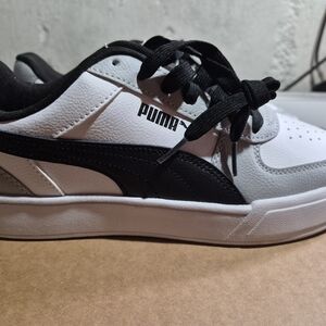 PUMA Mens Black and White Sneakers